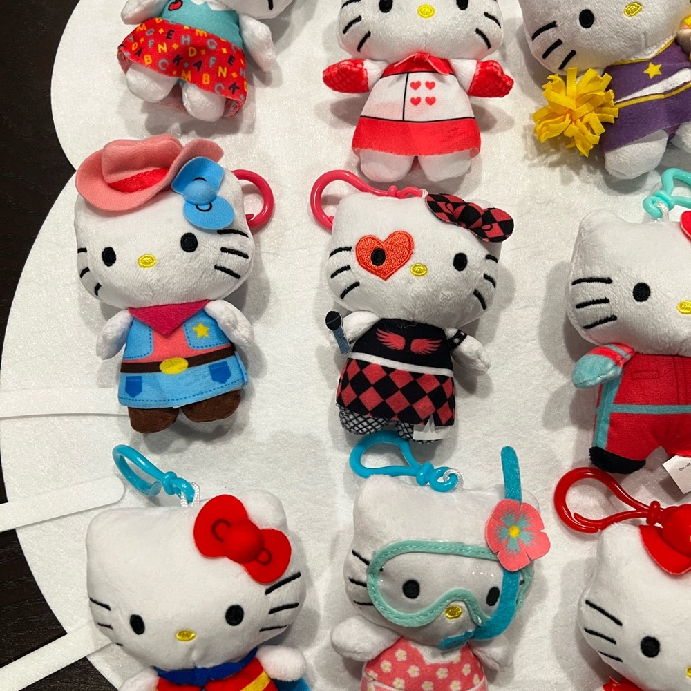 14 Hello Kitty plush keychains NWOT - Picture 2 of 3